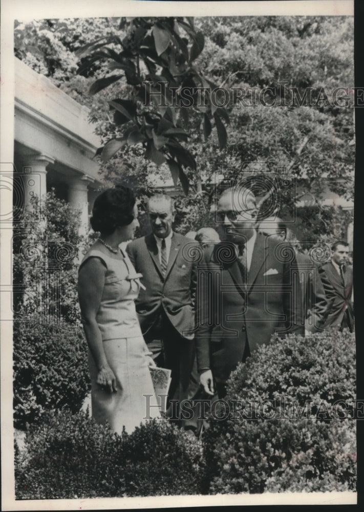 1964, United Nations Secretary General Thant on White House tour - Historic Images