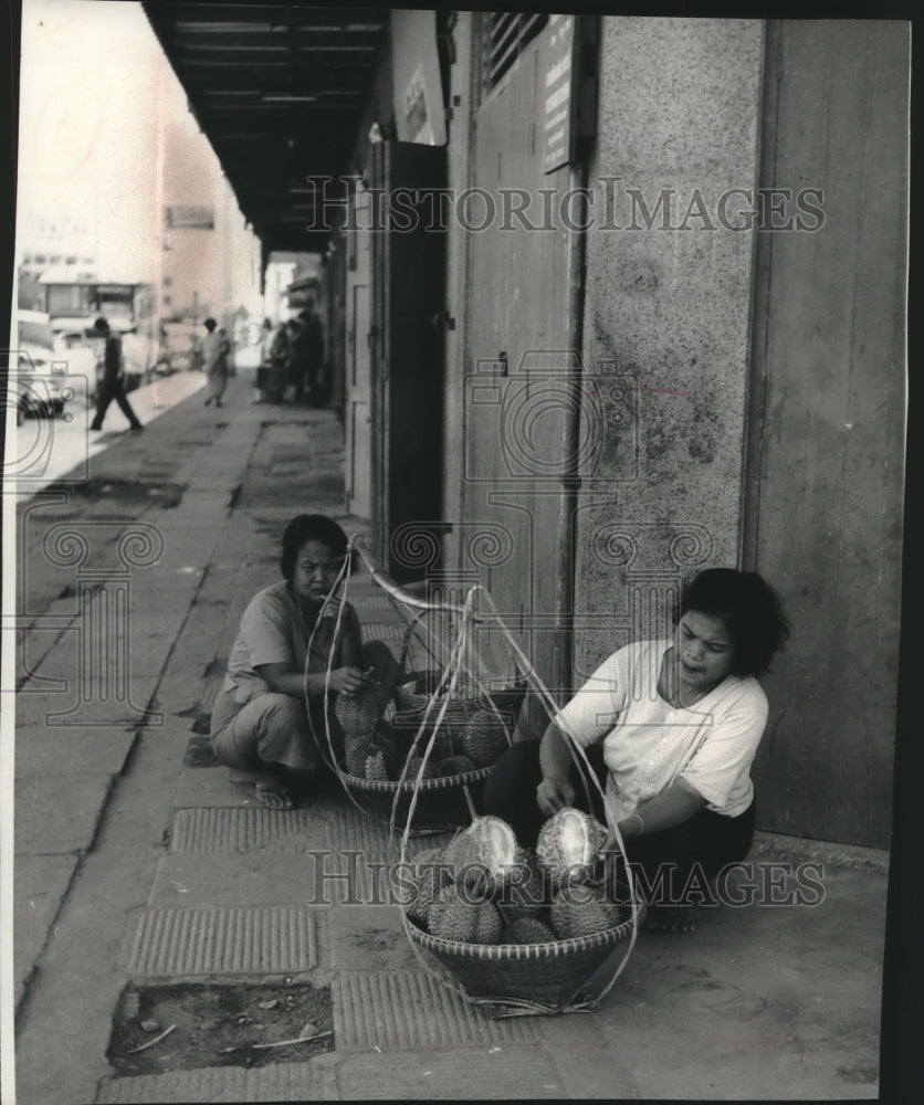 1964 Press Photo Thai women preparing fruit for market, Thailand - mjc15578 - Historic Images