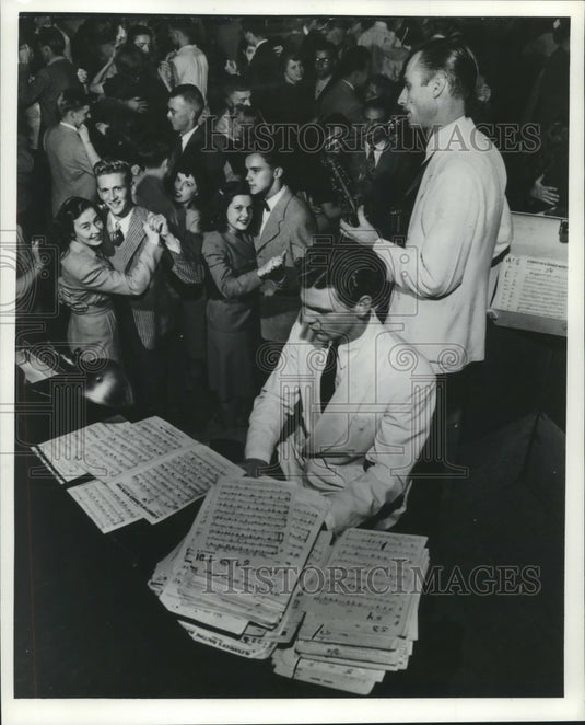1945 Press Photo Scene from Great Hall at University of Wisconsin - Madison - Historic Images