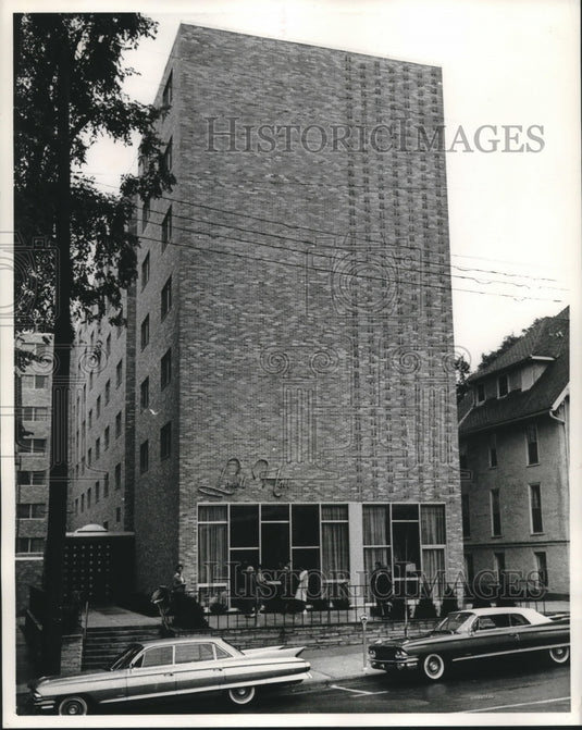 1981, University of Wisconsin-Madison's Lowell Hall dormitory - Historic Images