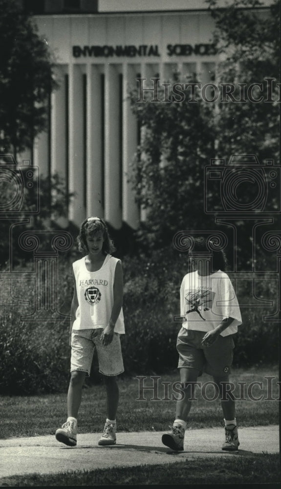 1991, Students at University of Wisconsin at Green Bay - mjc15647 - Historic Images