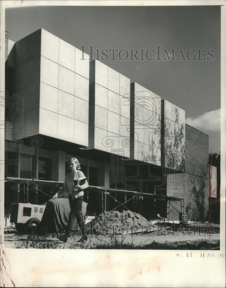 1968 Press Photo Student walks past new LaCrosse University Library, Wisconsin. - Historic Images