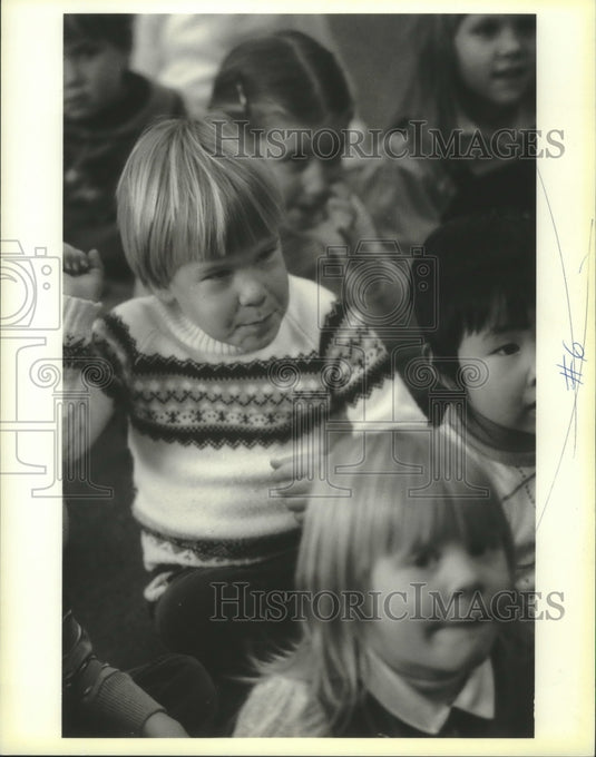 1985 Latham Arneson and kids answer a teacher's question, Wisconsin. - Historic Images