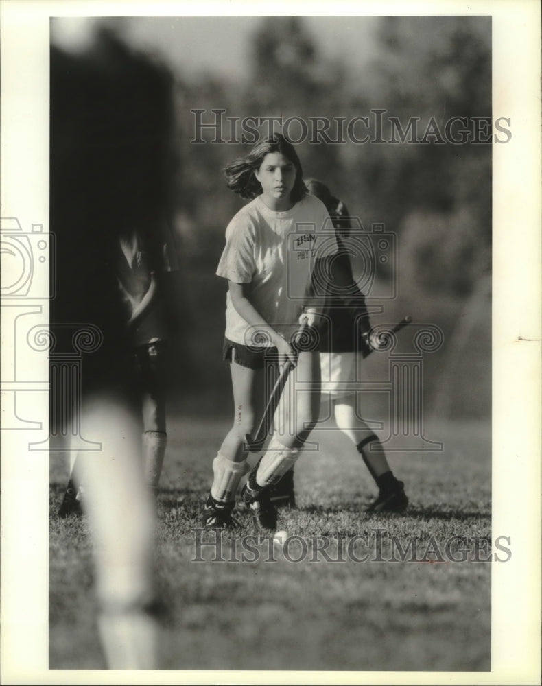 1994 Annie Weber volunteer for UNICEF playing game with others. - Historic Images