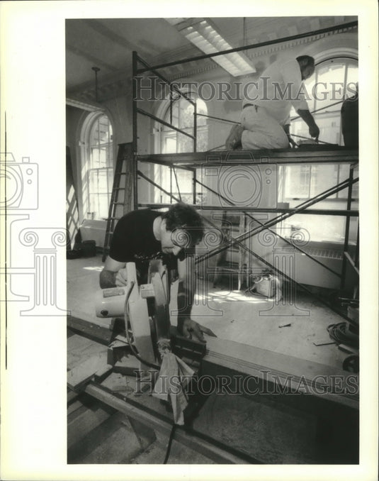 1990 Press Photo Work being done at UW-Madison Chancellor Donna Shalala's office - Historic Images