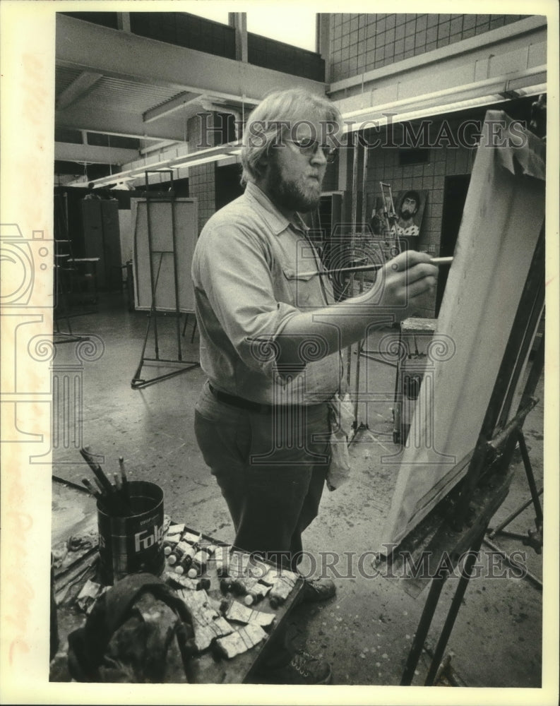 1980 University of Wisconsin-Superior student,Brian Williams, paints - Historic Images