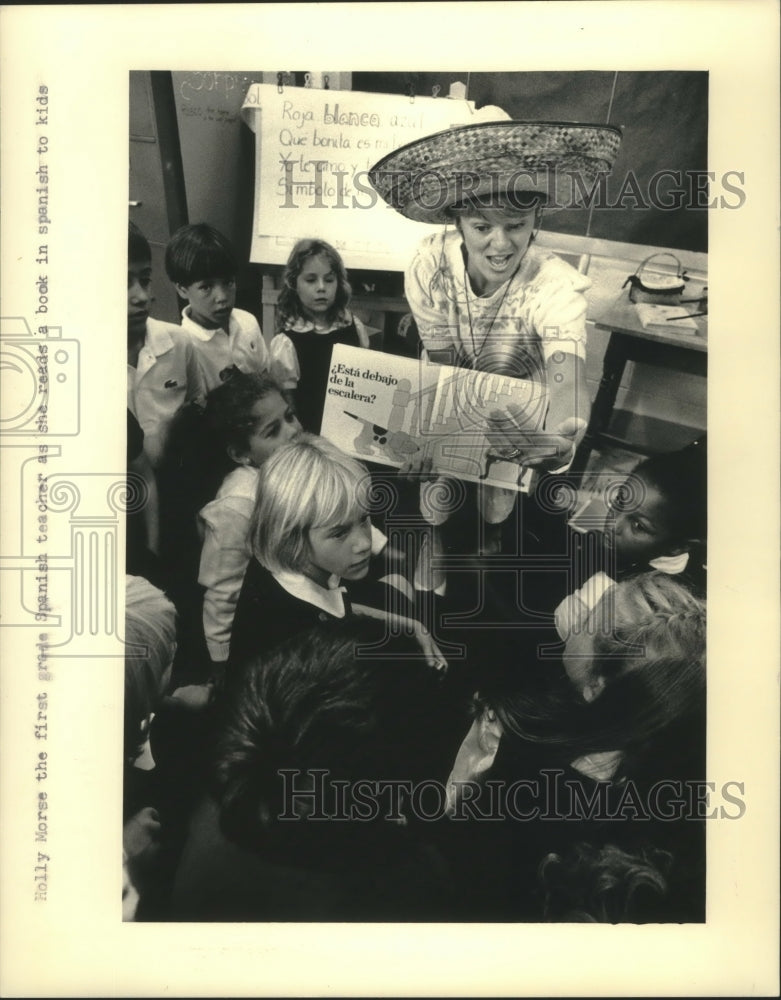 1987 University School of Milwaukee students listen to Spanish story - Historic Images