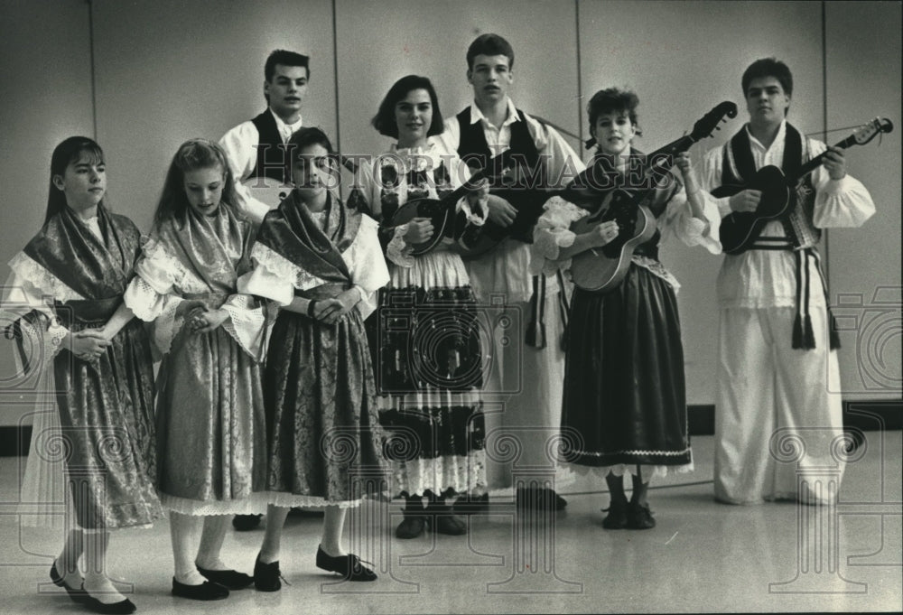 1989 Members of the Silver Spring Tamburitzans perform - Historic Images