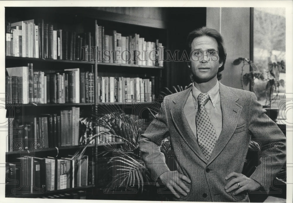 Press Photo Rabbi Barry Silbert, standing by bookcase, Milwaukee. - mjc15900 - Historic Images