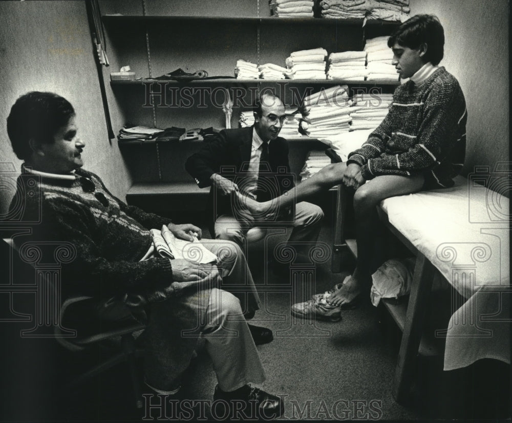 1989, Harvey Kohn examines patient injury at Good Samaritan Campus - Historic Images