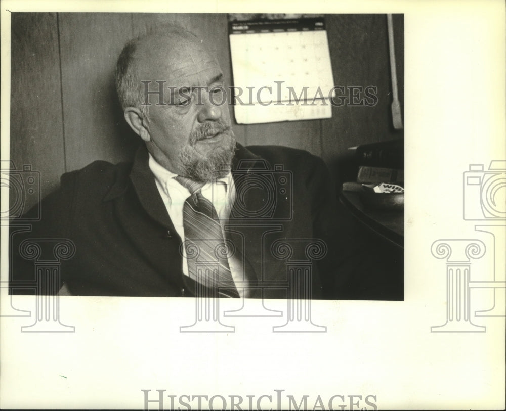 1982, Private investigator Dana B Smith, D.B. Smith & Assoc., Osceola - Historic Images