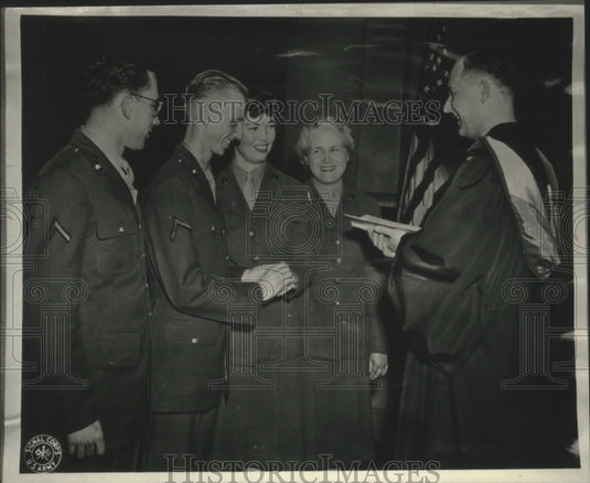 1943 Press Photo Earle Smith & Velma Berry were married at Fort Sheridan, Ill. - Historic Images