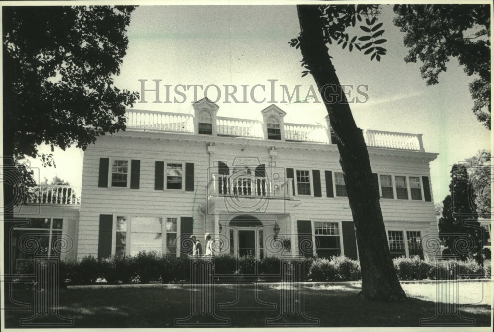 1988 Press Photo University of Wisconsin president lives in Brittingham House - Historic Images