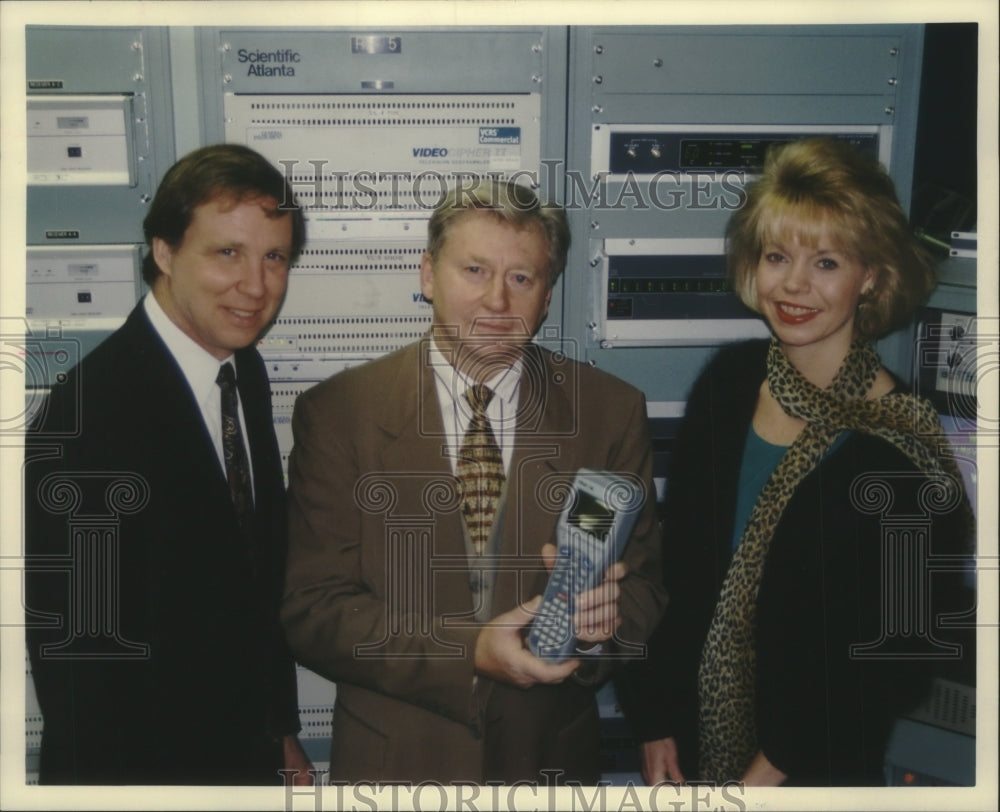 Press Photo Thomas Sharrard and others, Warner Cable - mjc16045 - Historic Images