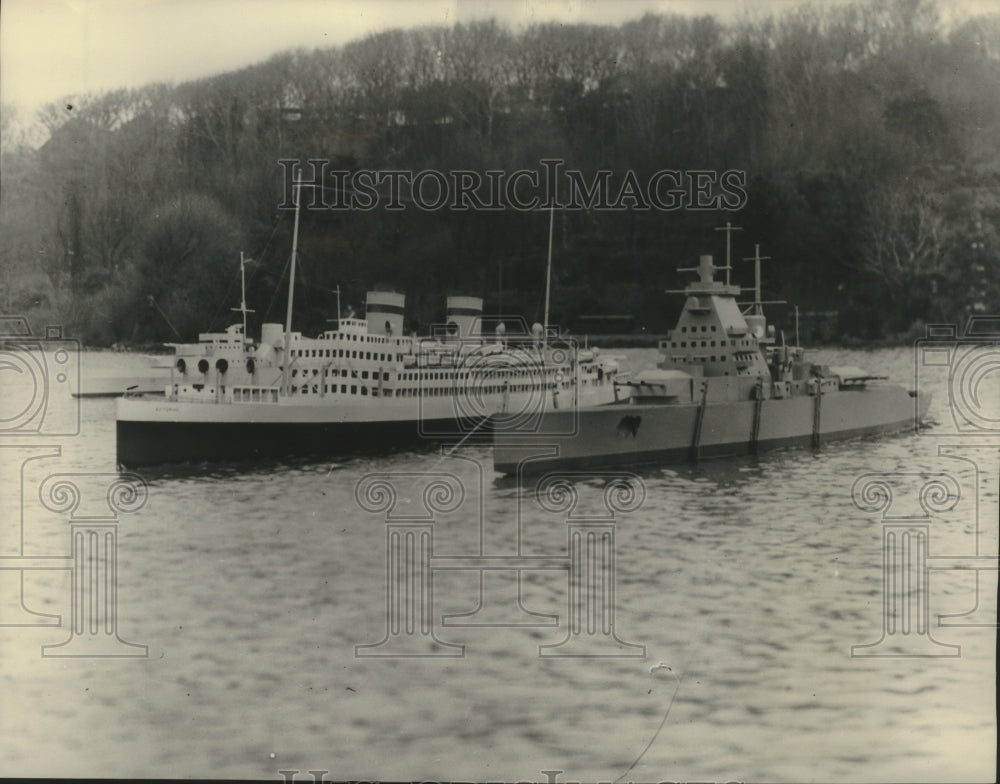 1951 Press Photo Model boats of the Graf Spee and Asturias in England - Historic Images