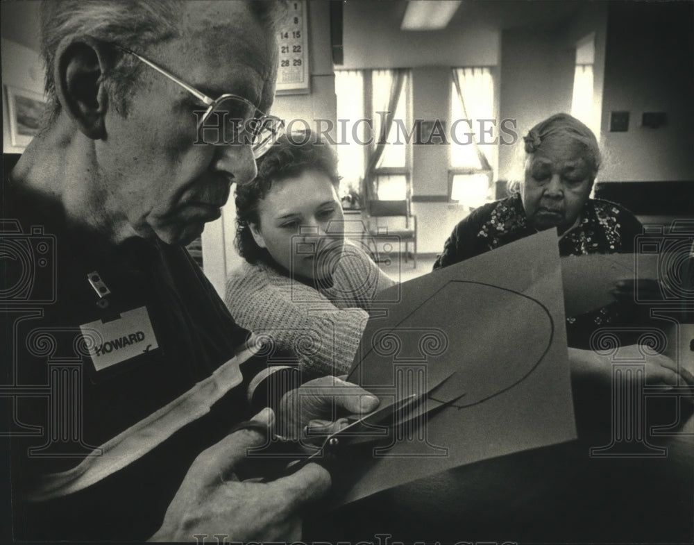 1992, Patients at Alzheimer Day Care Sinai Samaritan Medical Center - Historic Images