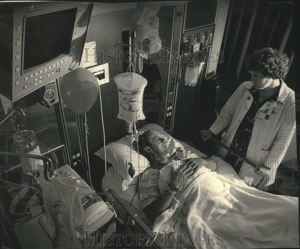 1991, Sue Simon of Sinai Samaritan Medical Center with a patient - Historic Images
