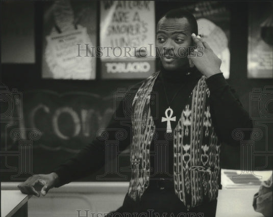 1993, Olusegun Sijuwade of Milwaukee teaches violence prevention - Historic Images