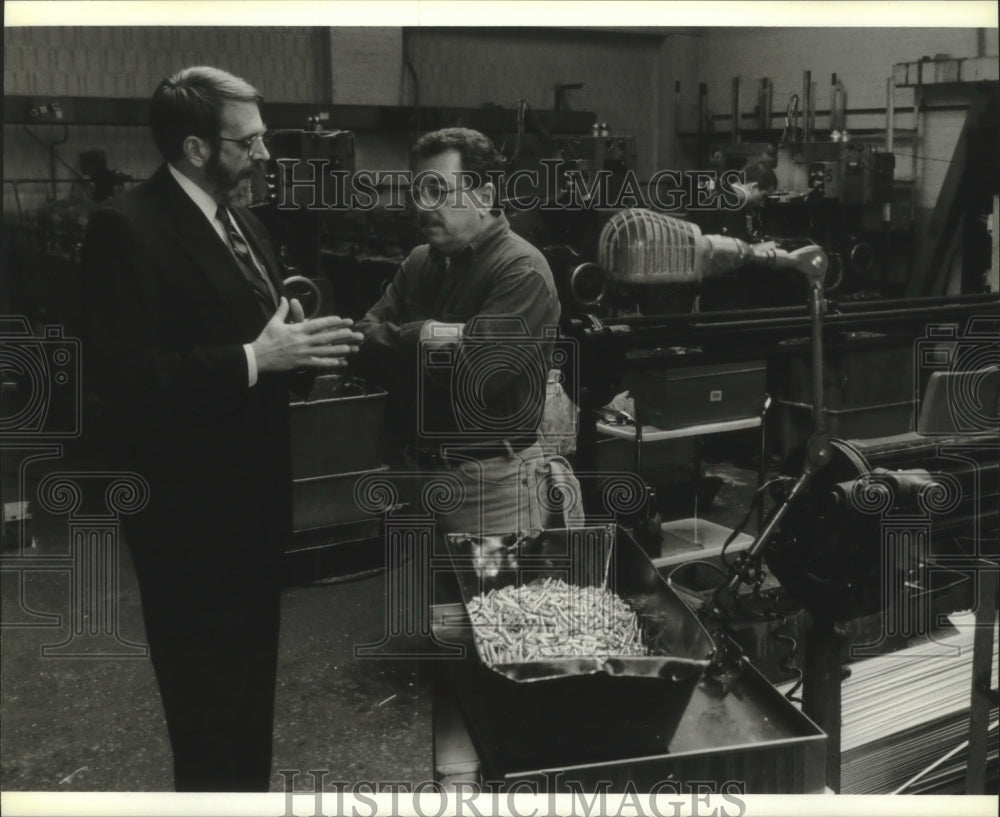 1995 Press Photo Management consultant Thomas Beug talks with client Bill Smith - Historic Images