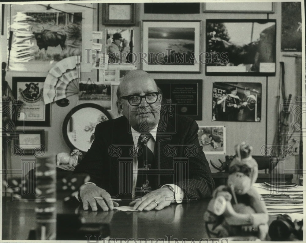 1977 George Speidel, Director of Milwaukee County Zoo, Wisconsin - Historic Images