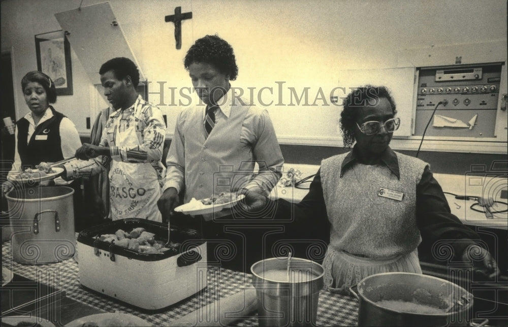 1984, Assembly line at St. Gall Catholic Church Thanksgiving lunch - Historic Images