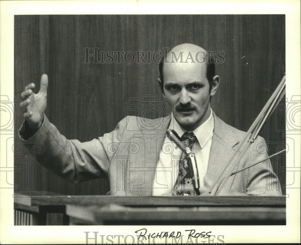 1981, Richard Ross witness James M. Shoemperlen trial Milwaukee - Historic Images