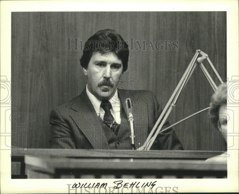 1981, William Behling witness James M. Shoemperlen trial Milwaukee - Historic Images
