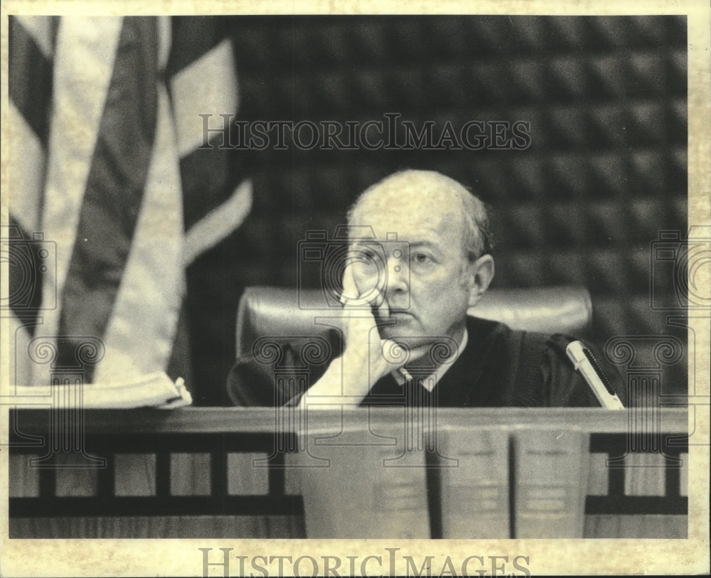 1982 Circuit Jodge Micael Barron James Schoemperlen trial Milwaukee - Historic Images