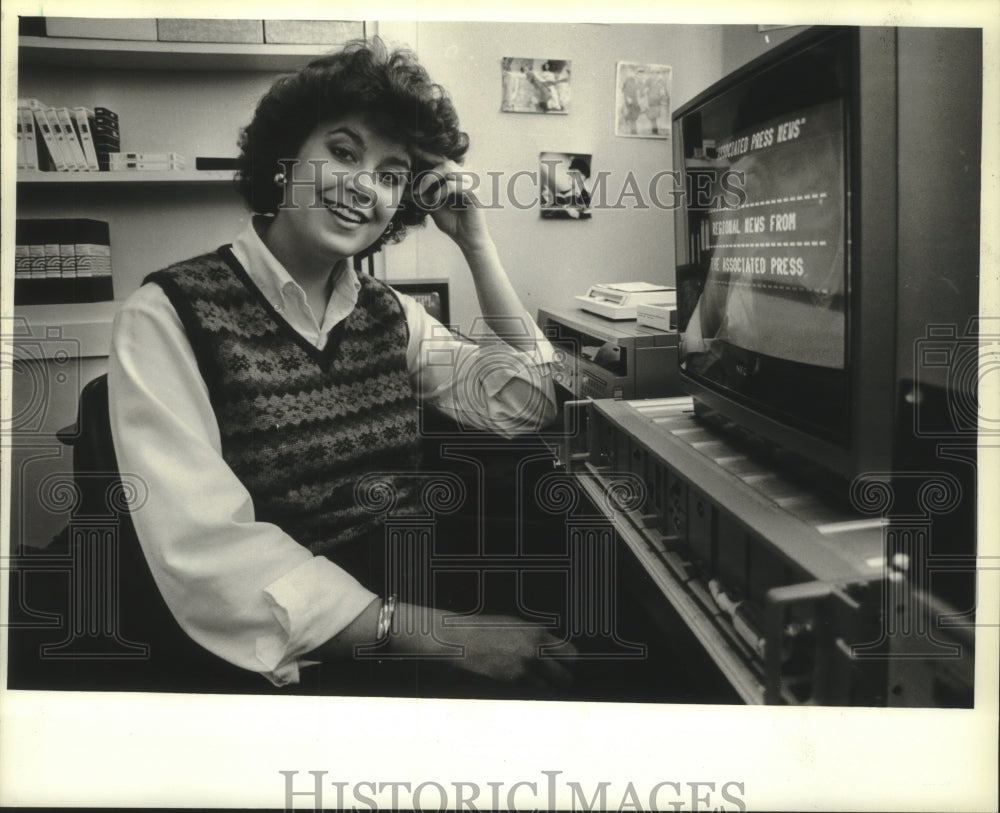 1983 Press Photo Liz Schlick of West Bend Community Cable Television - mjc16301 - Historic Images