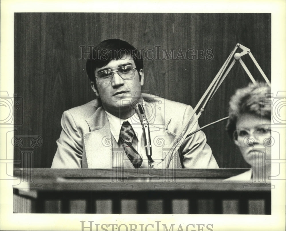 1981 Mark Szolyga witness in trial in Milwaukee - Historic Images