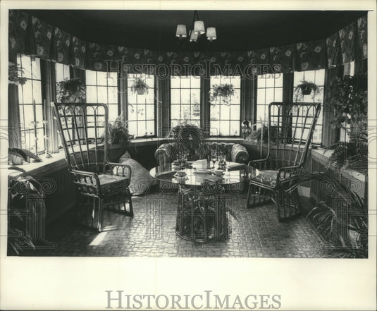 1976 Home of Kenneth Schermerhorn, sunroom off master bedroom - Historic Images