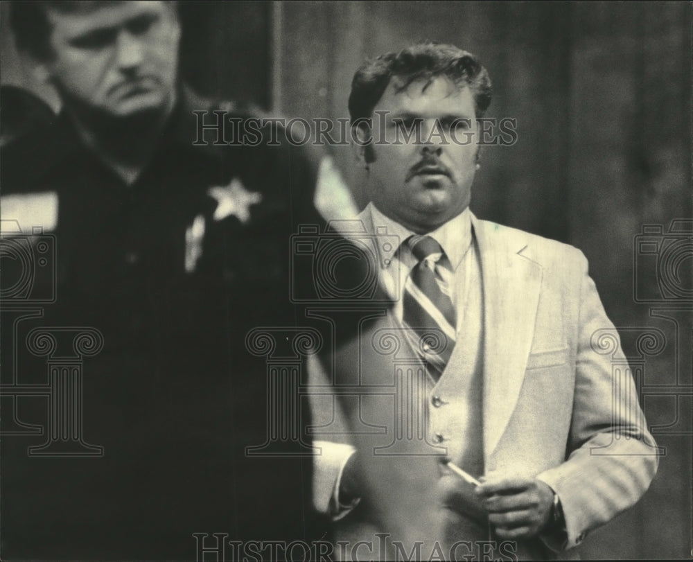 1985, Suspended lola Police Chief Michael Schertz during hearing - Historic Images