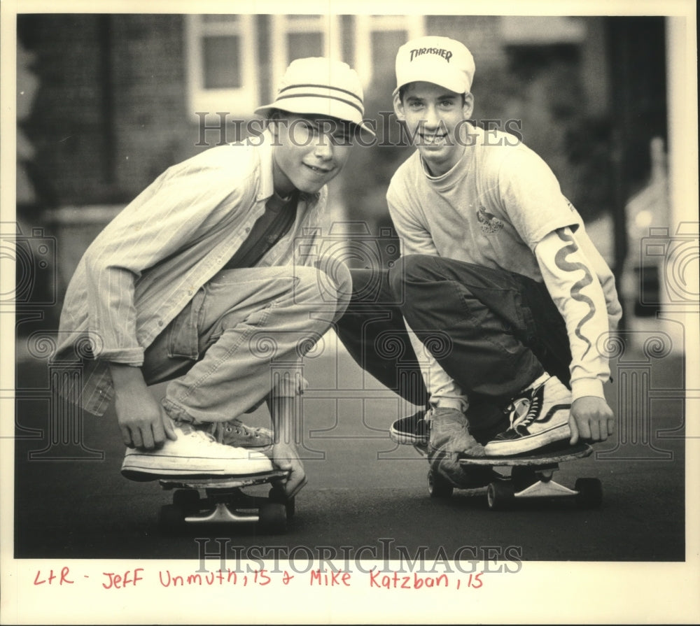 1986 Press Photo Jeff Unmuth & Mike Katzban on skateboards - mjc16450 - Historic Images