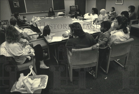 1987 Press Photo Sixteenth Street Community Health Center, Milwaukee - mjc16461 - Historic Images
