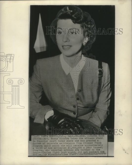 1950, Nancy Sinatra on witness stand in Superior Court, Santa Monica - Historic Images