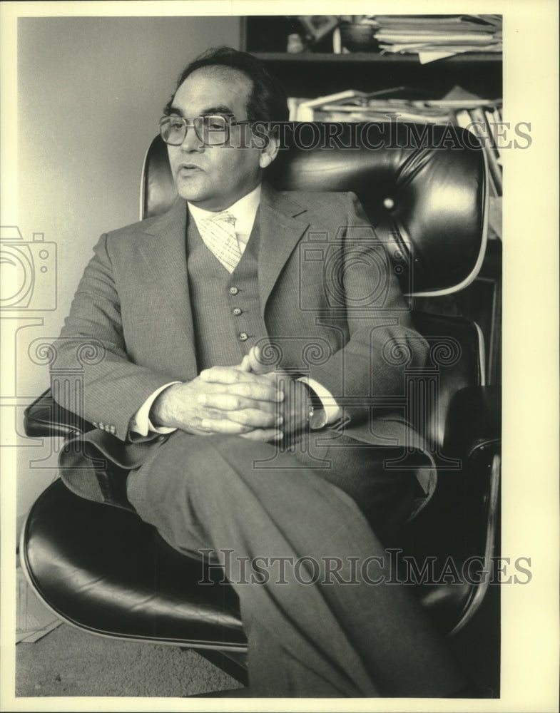 1983 Press Photo Milwaukee psychologist Milton N. Sllva - mjc16551 - Historic Images