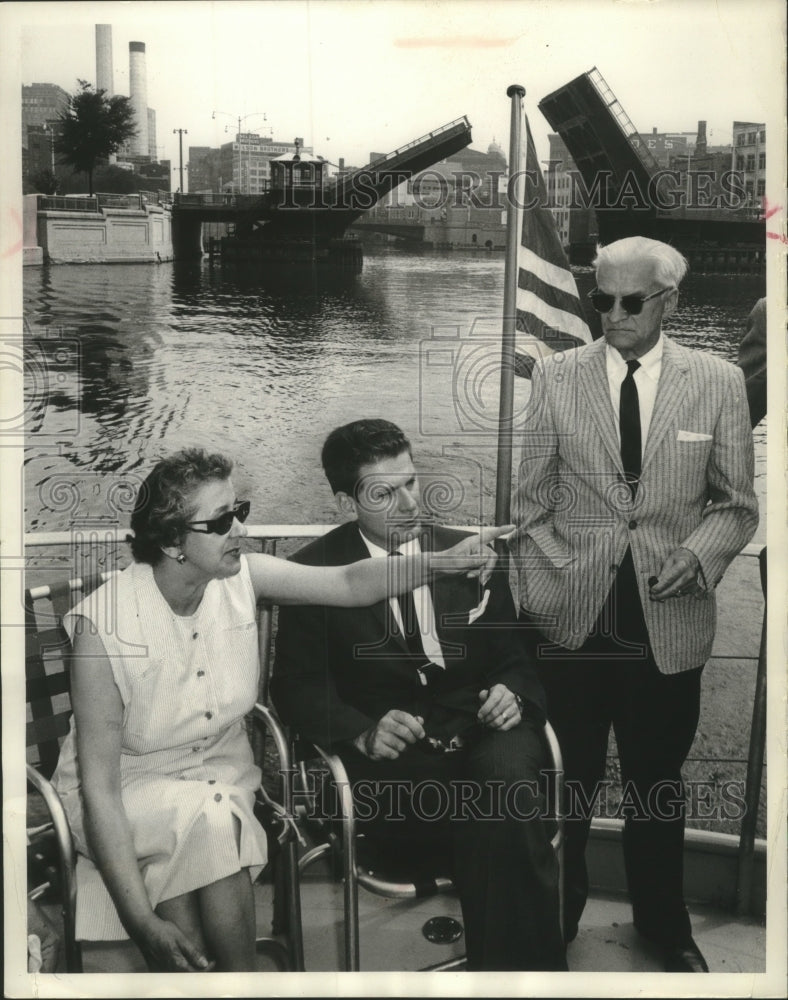 1965 Press Photo City officials on the annual tour of Milwaukee River and harbor - Historic Images