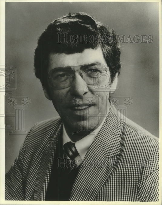1983 Press Photo Bert Simmons expert in discipline of children United States - Historic Images
