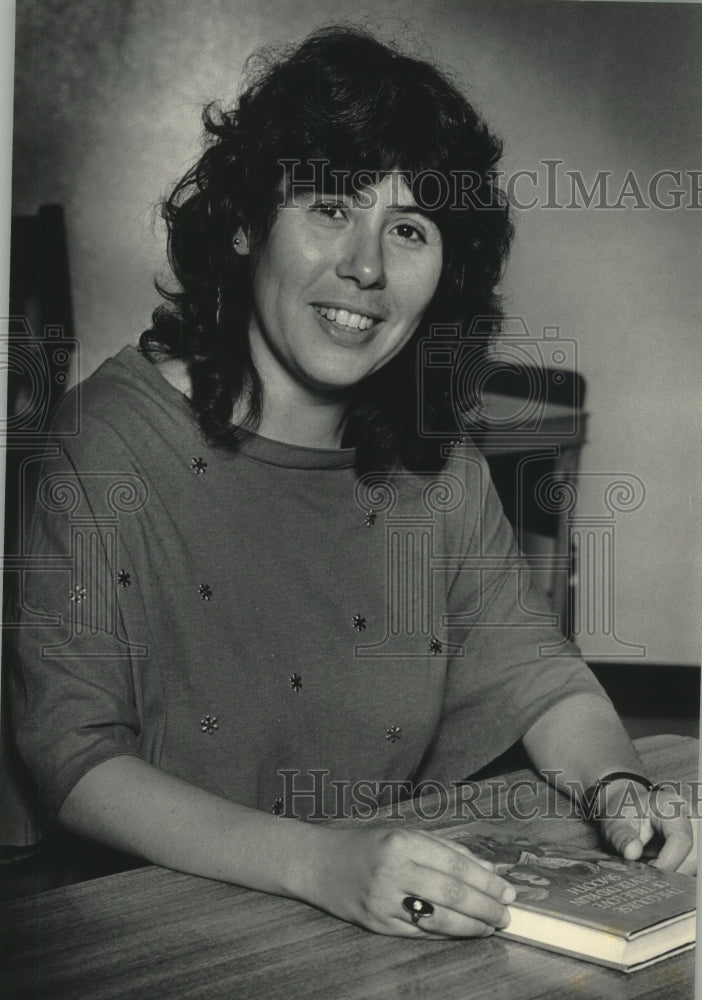 1984, Author Marilyn Singer - mjc16659 - Historic Images