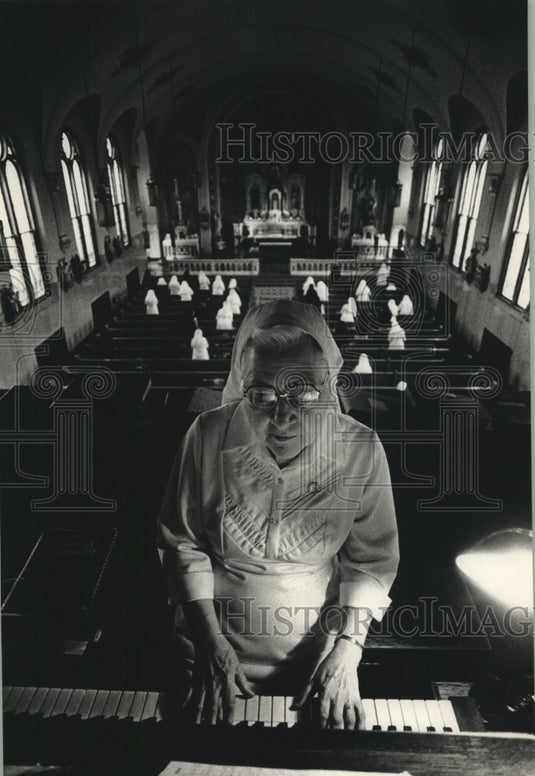 1989, Sister Marie Hilgers played at Sisters of the Sorrowful Mother - Historic Images