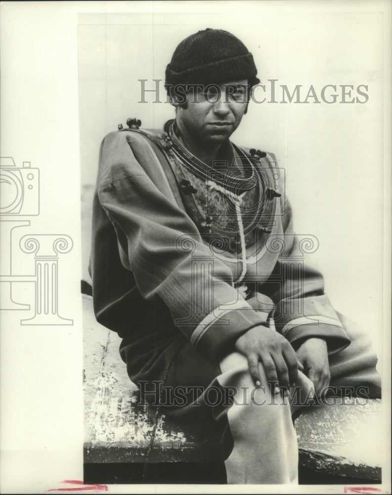 1976 Press Photo Except for headgear, a diver is set for a demonstration- Historic Images