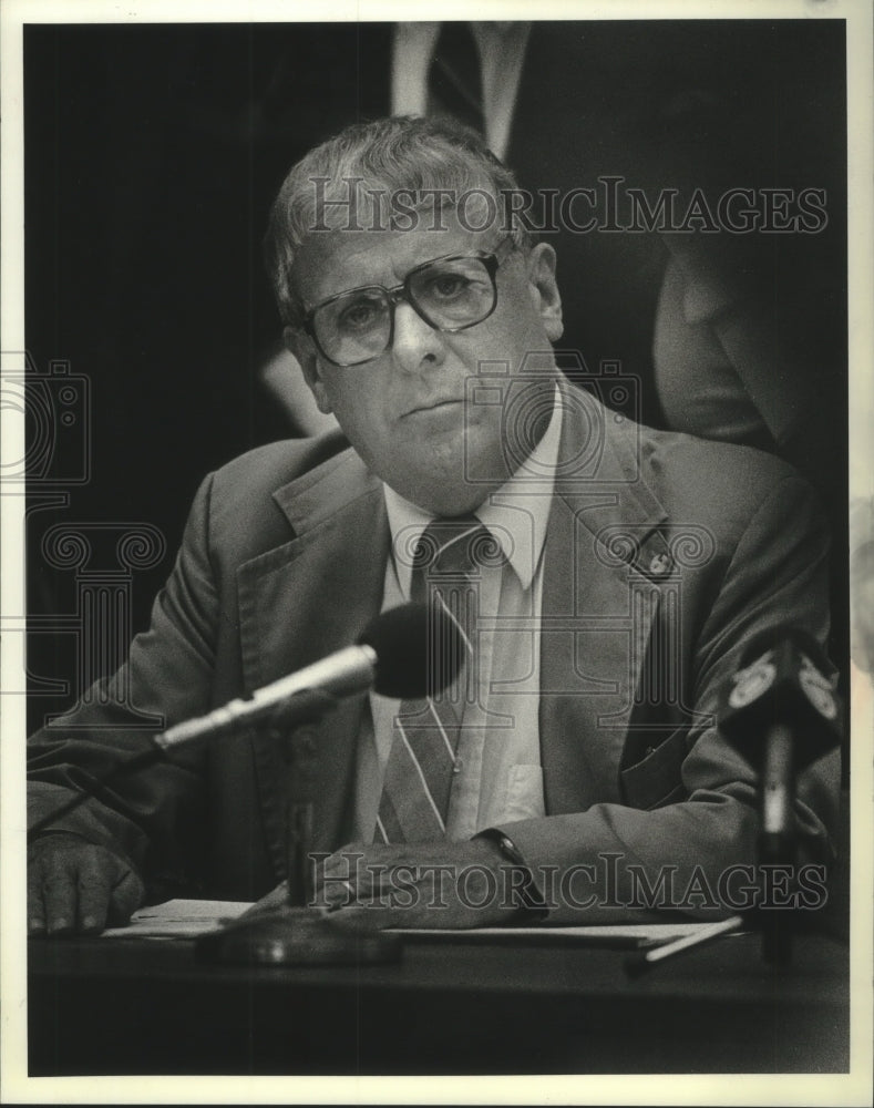 1989, State Treasurer Charles Smith attended legislative hearing - Historic Images