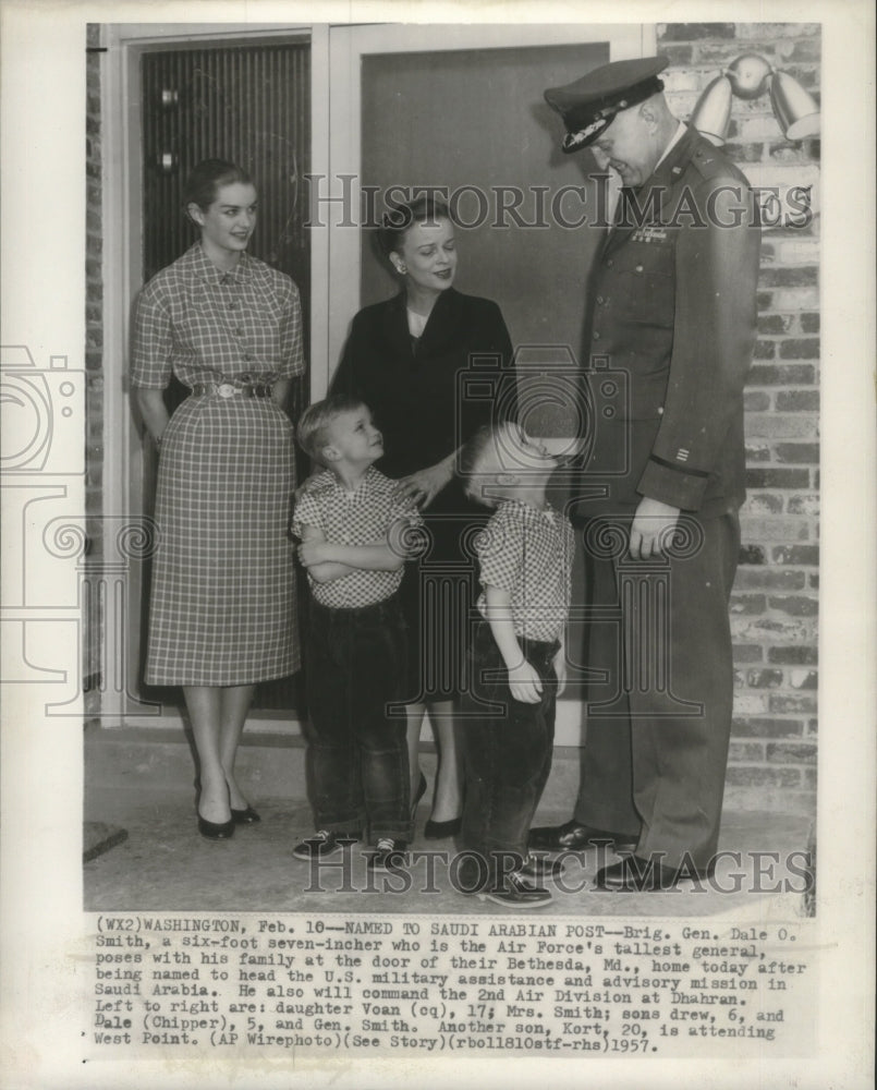 1957 Press Photo Brigadier General Dale O. Smith &amp; family at home, Maryland - Historic Images