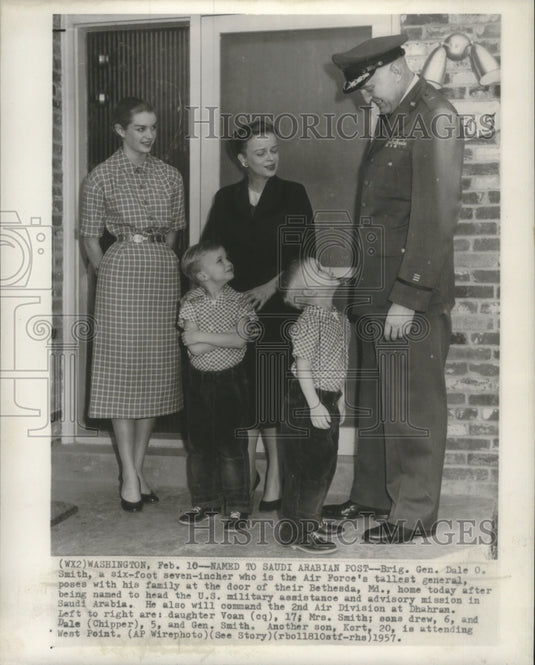 1957 Press Photo Brigadier General Dale O. Smith & family at home, Maryland - Historic Images
