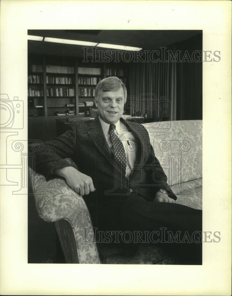 1986, Kenneth (Buzz) Shaw is new UW System president - mjc16758 - Historic Images