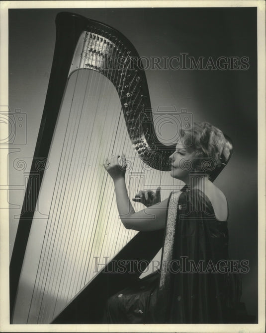 1968 Press Photo Harpist Phyllis Schlomovitz - mjc16815 - Historic Images