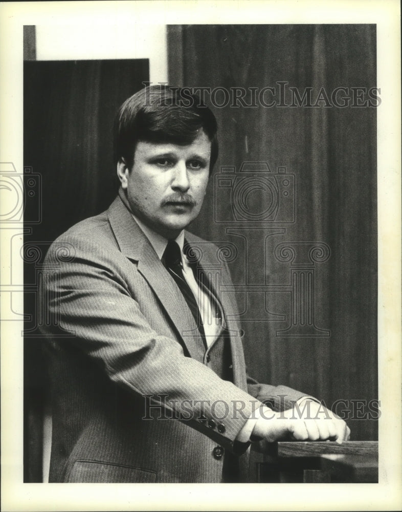 1981, Witness Mark Zaremba in court - mjc16820 - Historic Images