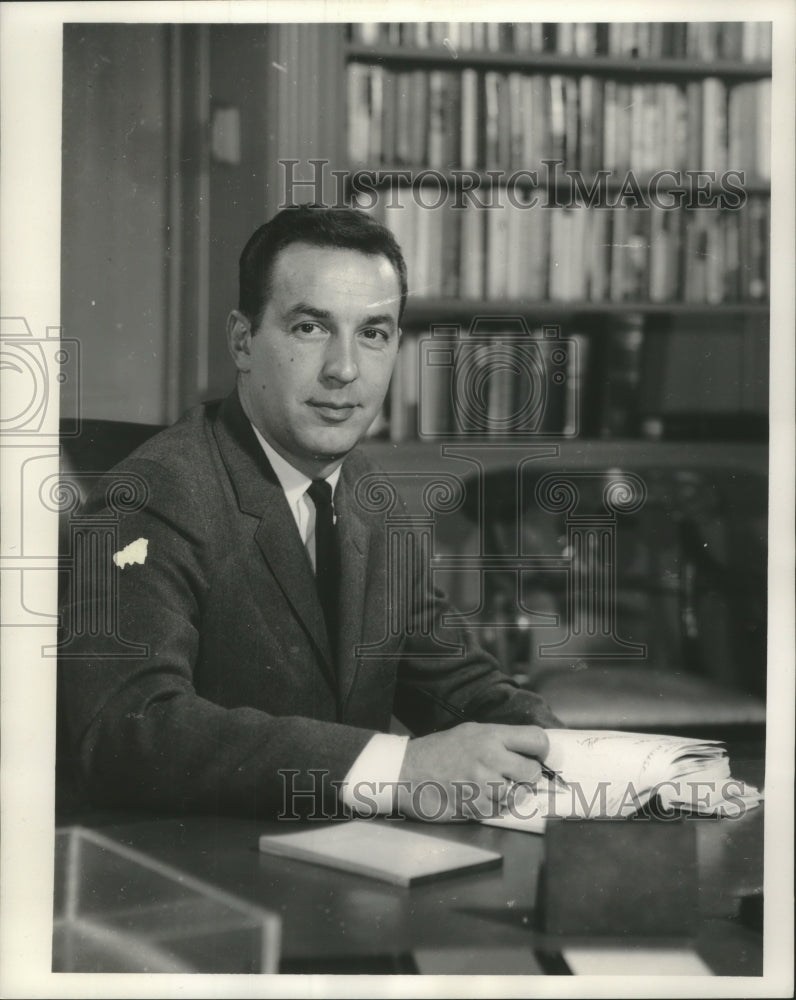 1964 Press Photo Robert Singer of Metropolitan Builders Association, Milwaukee - Historic Images