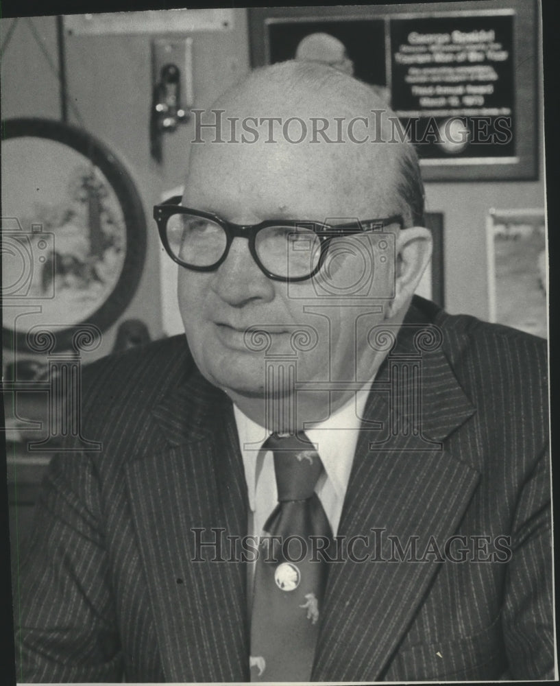 1977 Press Photo George Speidel, head of Milwaukee Zoo, Wisconsin - mjc16883 - Historic Images