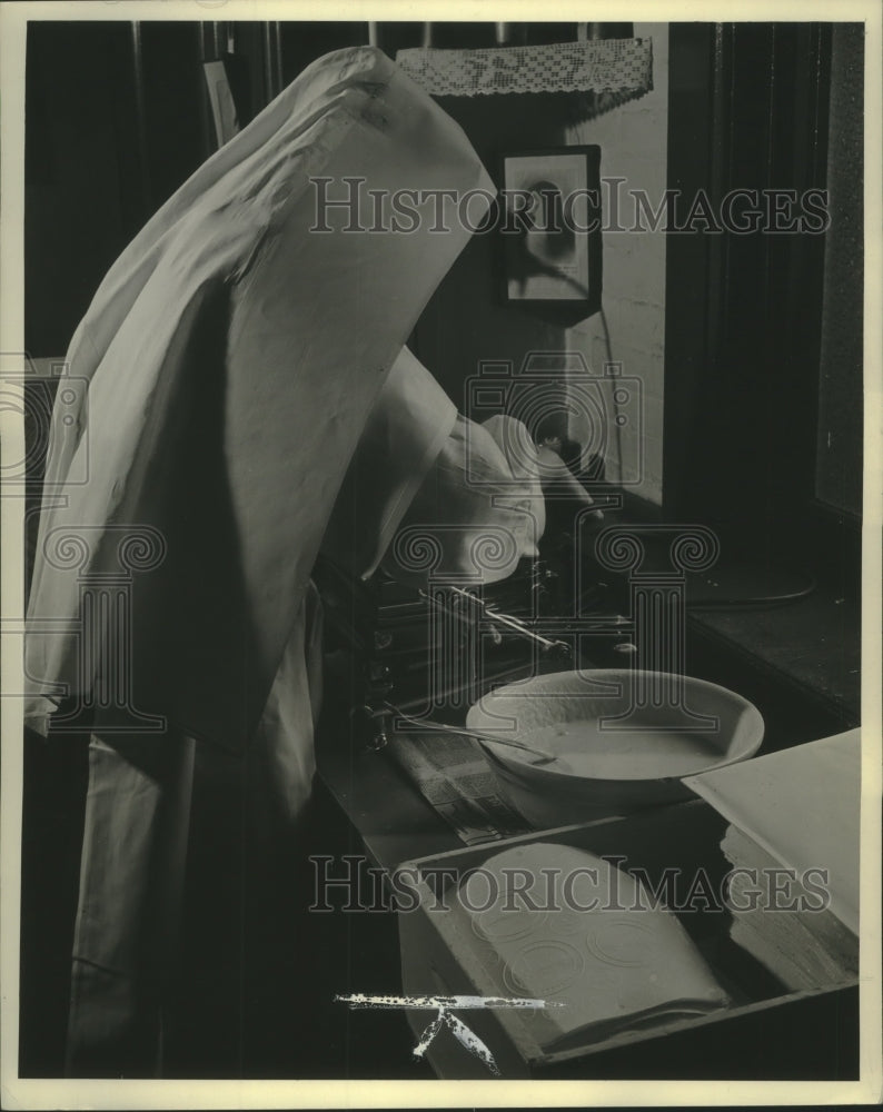 1939, Sister of Notre Dame making communion bread. - mjc16933 - Historic Images